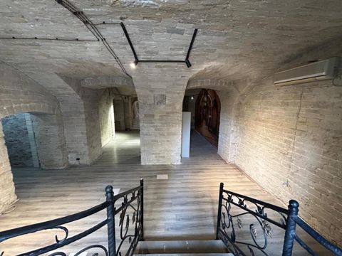 Satılır obyekt 80 m² — Bakı