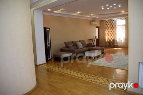 İcarəyə verilir 3 otaqlı yeni tikili 140 m²