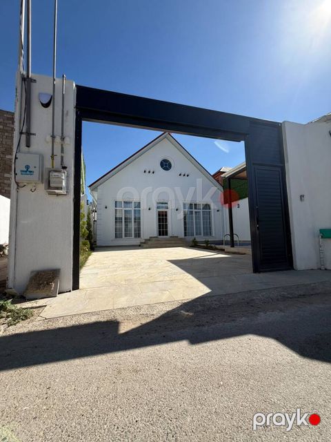 Satılır 4 otaqlı həyət evi/bağ evi 140 m²
