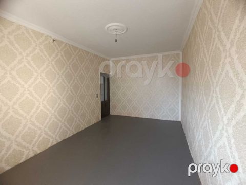 Satılır 4 otaqlı köhnə tikili 90 m²