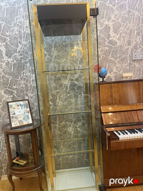 Şüşə vitrin rəf - Material: qalın temperli şüşə panellər, metal — Bakı