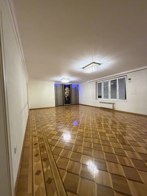 İcarəyə verilir 3 otaqlı köhnə tikili 175 m² — Bakı