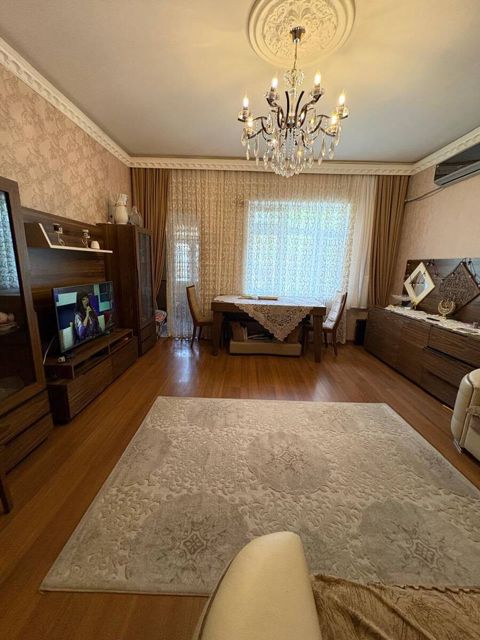 Satılır 2 otaqlı köhnə tikili 70 m² — Bakı