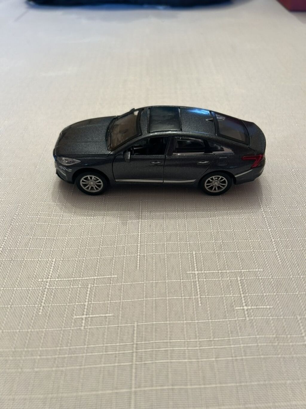 Metal model avtomobil – sedan/krossover üslubunda miniatura — Oyuncaqlar, Bakı (2)