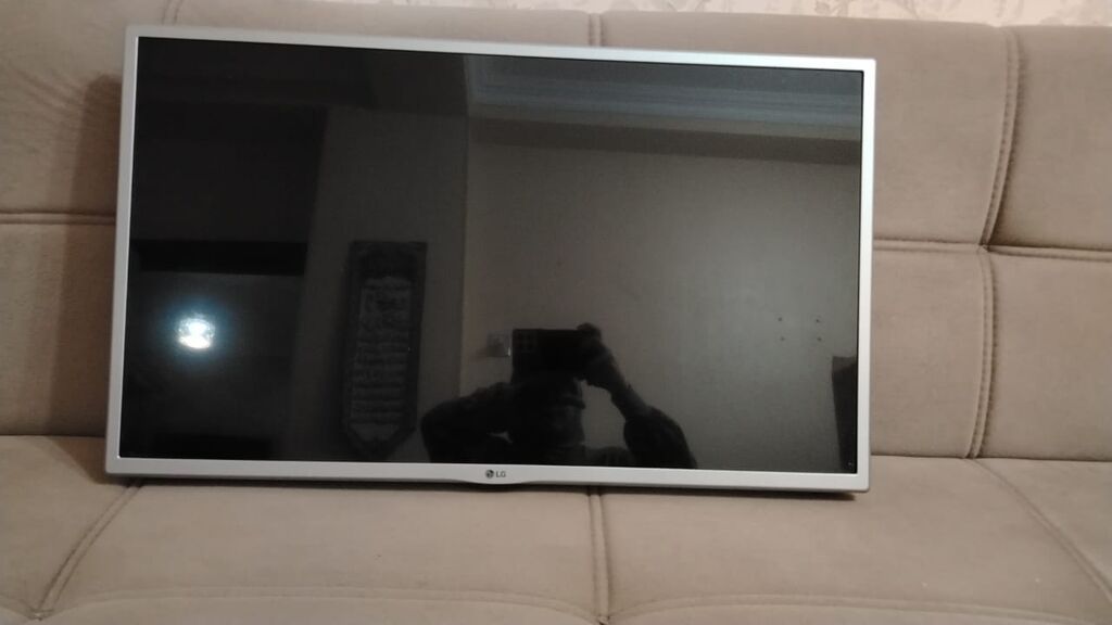 LG televizor satilir‼ 230 azn 82 ekran smartdi hec bir problemi yoxdu — Televizorlar, Bakı