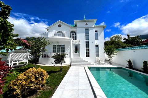 İcarəyə verilir 5 otaqlı həyət evi/bağ evi 300 m² — Qəbələ