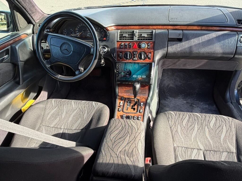 Mercedes-Benz E 240: 2.4 l 1998 il Sedan — Avto, Gəncə (3)