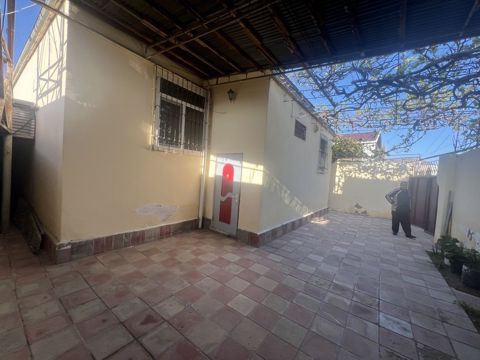 Satılır 4 otaqlı həyət evi/bağ evi 100 m² — Bakı