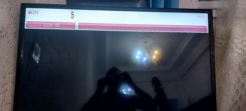 LED televizor, təxminən 82 ekranı ölçüsü - Nazik çərçivəli, qara — Xırdalan