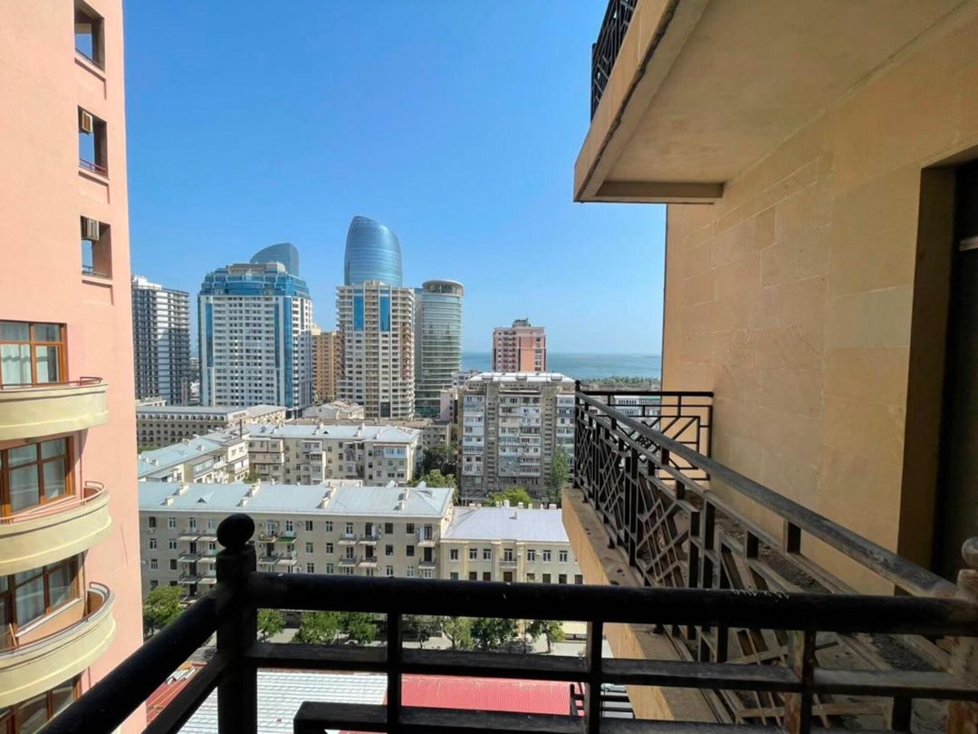 Satılır 4 otaqlı yeni tikili 250 m² — Mənzil, Bakı (9)