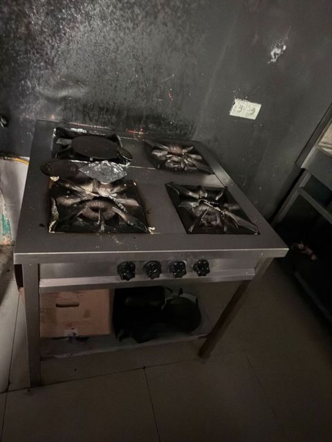 Restoranlar üçün sənaye tipli qaz peçi - 4 gözlü, yüksək istilik — Bakı