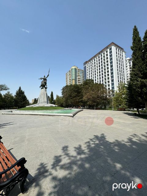 Satılır obyekt 270 m²