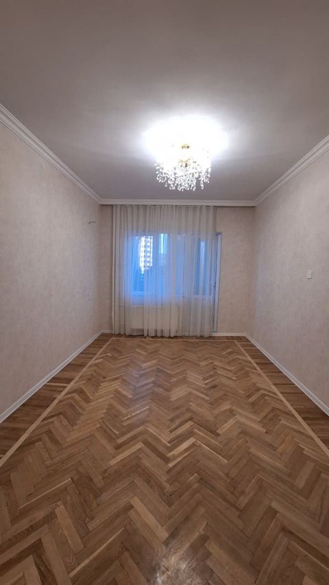 Satılır 2 otaqlı köhnə tikili 75 m² — Bakı