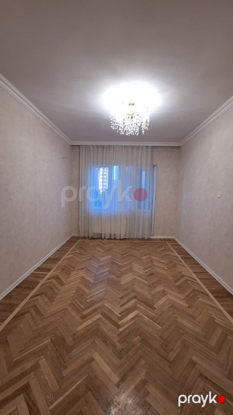 Satılır 2 otaqlı köhnə tikili 75 m²