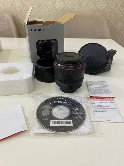 Canon 85 mm f/1.2 lens — Bakı