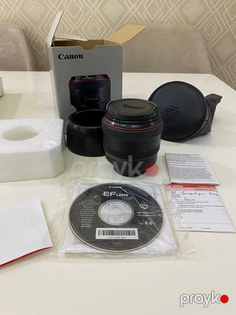 Canon 85 mm f/1.2 lens