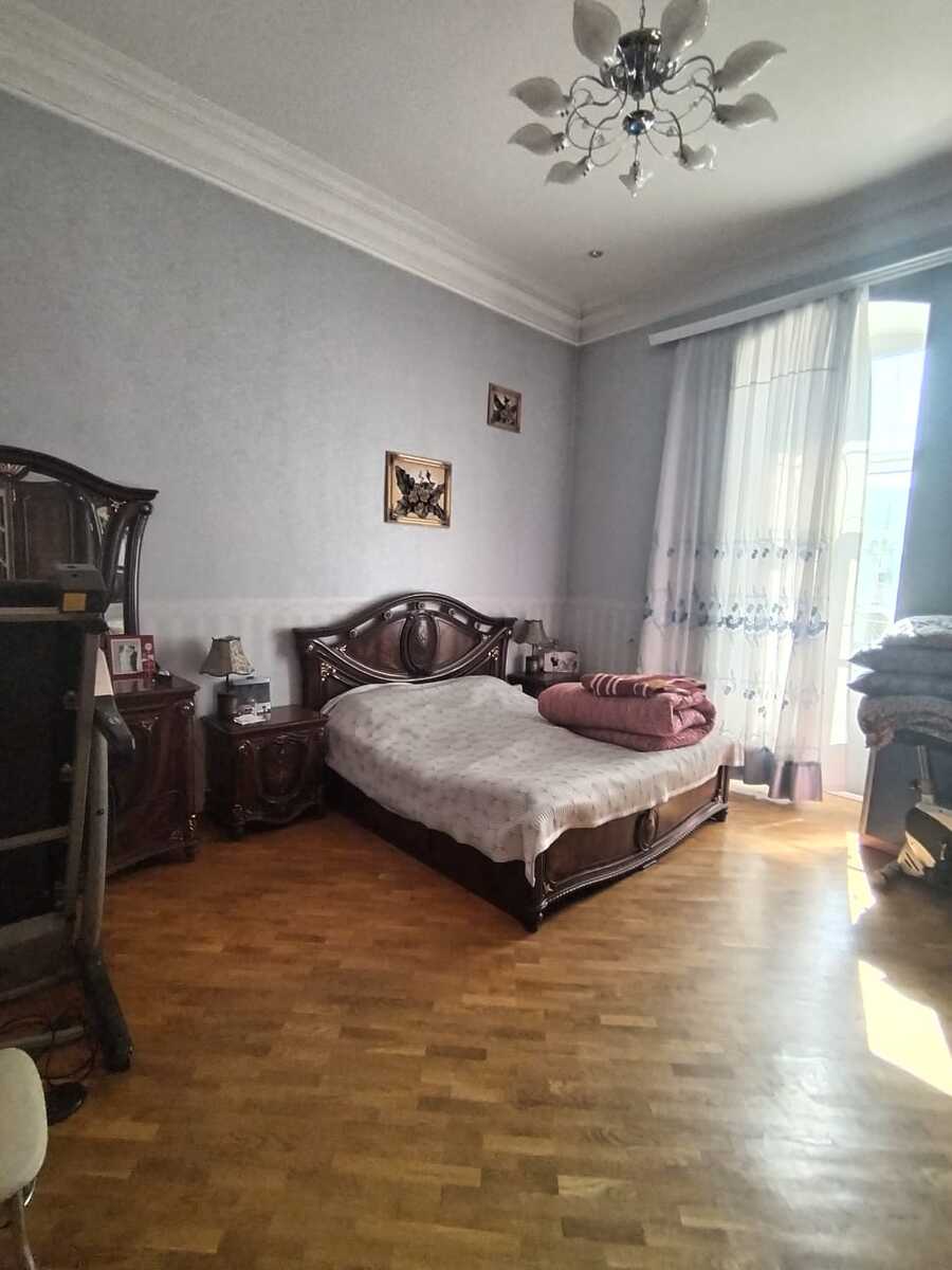 Satılır 5 otaqlı köhnə tikili 200 m² — Mənzil, Bakı (8)