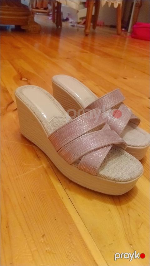 Yeni kimidir. Ayaqda çox gözəl qalır. 15 manata alınıb, 3 manata — Mingəçevir