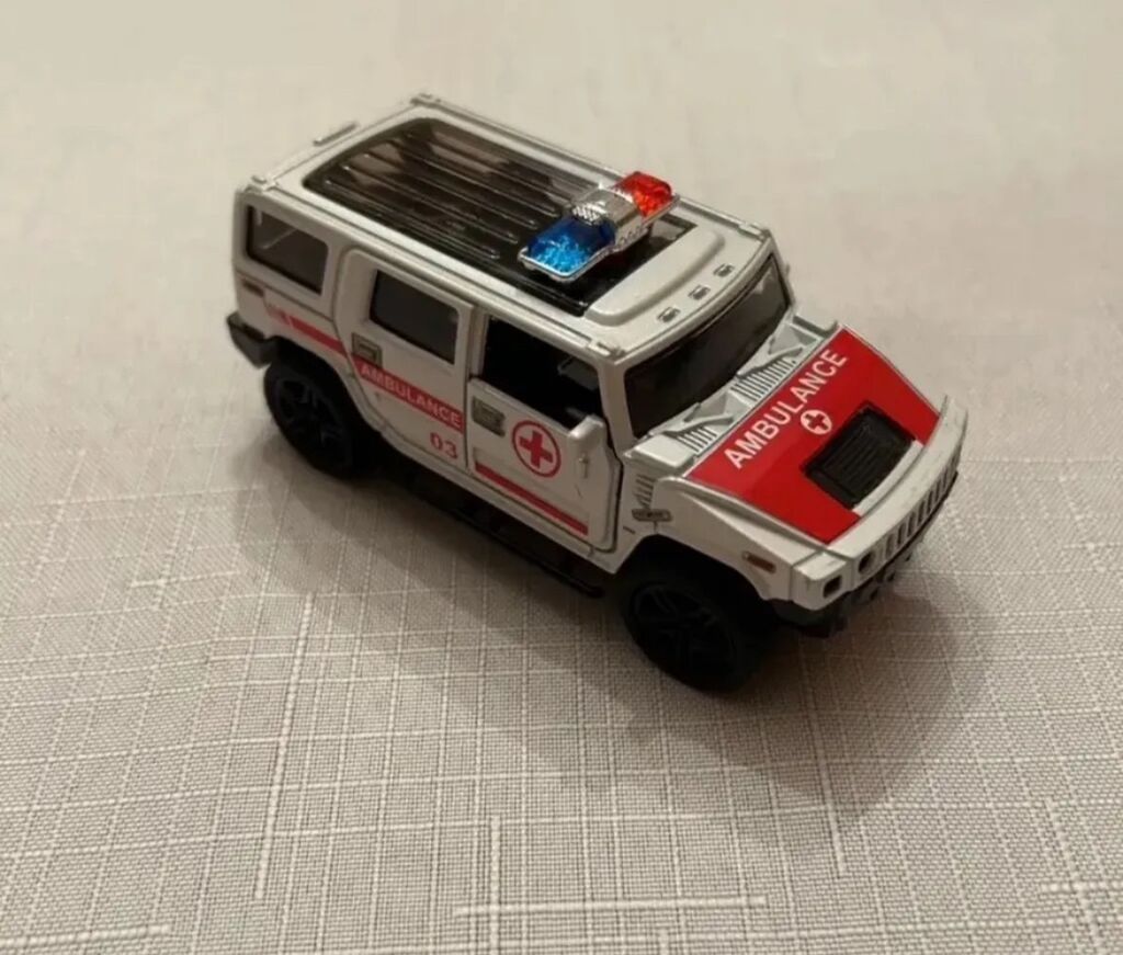 Oyuncaq model avtomobil – Ambulans SUV - Korpus: metal və plastik — Oyuncaqlar, Bakı (2)