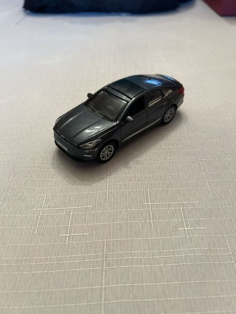 Metal model avtomobil – sedan/krossover üslubunda miniatura — Bakı