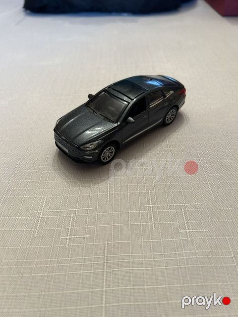 Metal model avtomobil – sedan/krossover üslubunda miniatura — Bakı