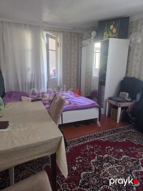Satılır 1 otaqlı köhnə tikili 35 m²