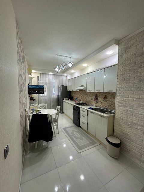 Satılır 4 otaqlı yeni tikili 140 m² — Bakı
