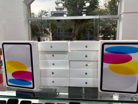 Apple iPad A16 (2025) 128GB Silver — Bakı