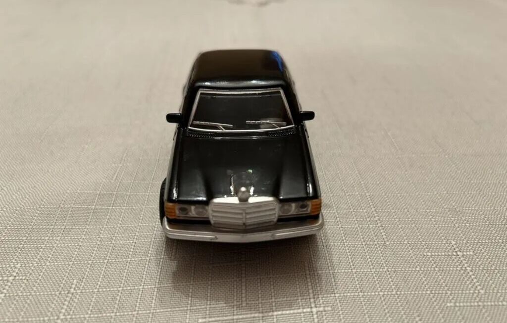 Mercedes-Benz W123 miniatür model avtomobil - Miqyas: təxmini 1:43 — Oyuncaqlar, Bakı (7)