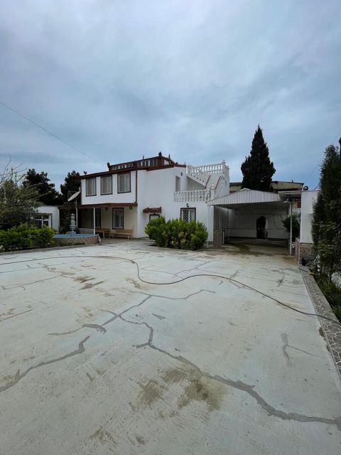 Satılır 4 otaqlı həyət evi/bağ evi 240 m² — Bakı
