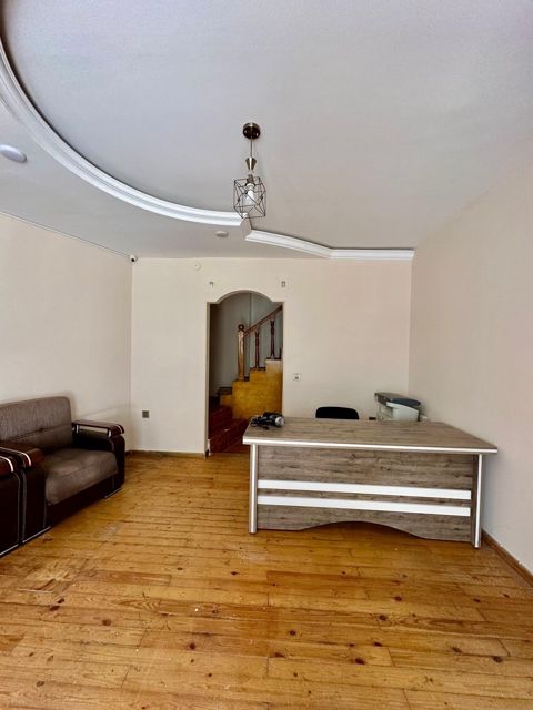 İcarəyə verilir 4 otaqlı köhnə tikili 150 m² — Bakı
