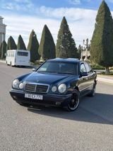 Mercedes-Benz E 240: 2.4 l 1998 il Sedan — Avtomobil