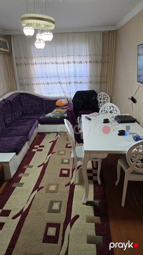 Satılır 4 otaqlı köhnə tikili 100 m²