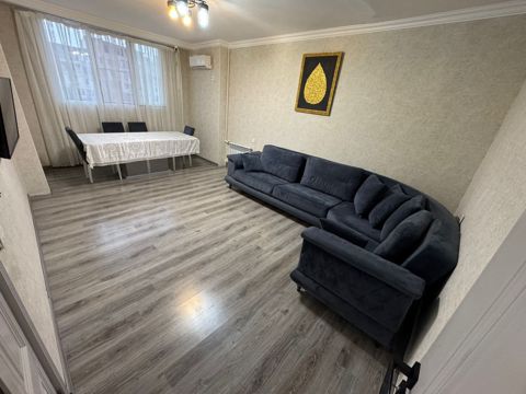 Satılır 4 otaqlı köhnə tikili 100 m² — Bakı