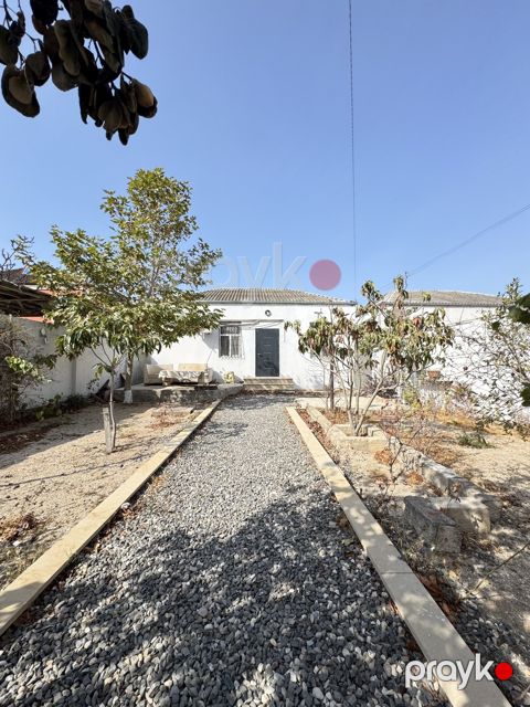 Satılır 2 otaqlı həyət evi/bağ evi 65 m²