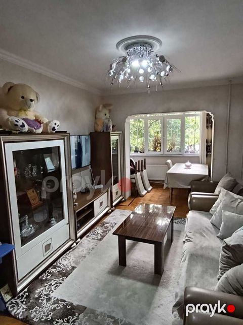 Satılır 2 otaqlı köhnə tikili 70 m²
