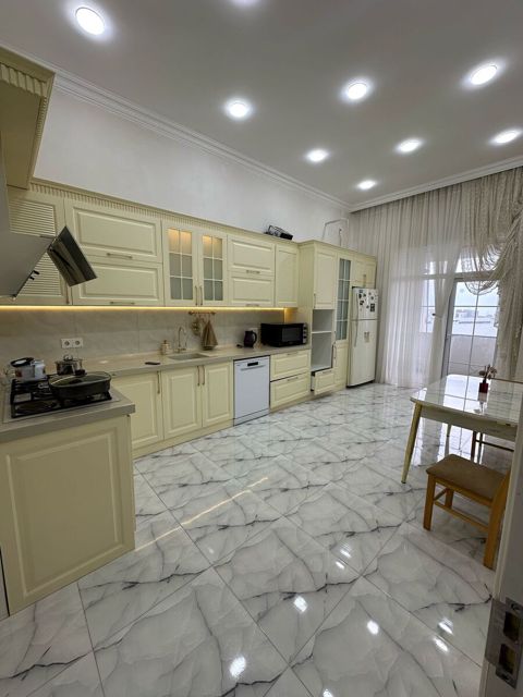 Satılır 3 otaqlı yeni tikili 140 m² — Bakı