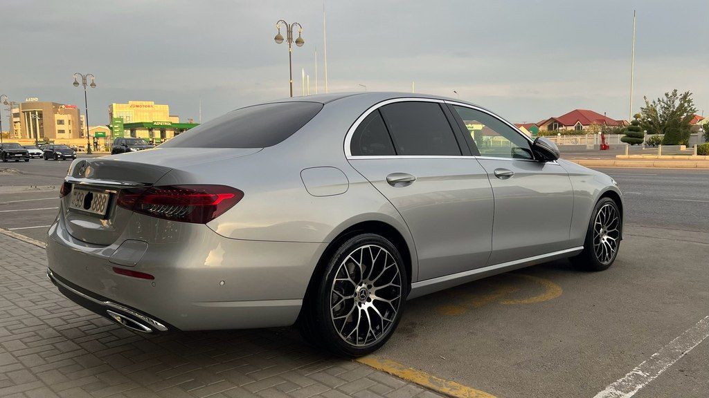 Mercedes E 300 e 4MATIC, 2.0 L, 13.5 kWh, 2022 il, 60 000 km — Avtomobillər, Bakı (7)