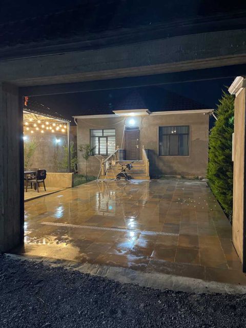 Satılır 4 otaqlı həyət evi/bağ evi 130 m² — Bakı