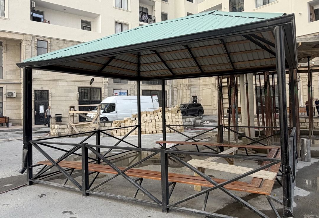 Söhbətgah — Su çənləri, kanisterləri, bochkalar, Bakı (3)