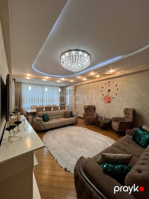 Satılır 4 otaqlı yeni tikili 180 m²