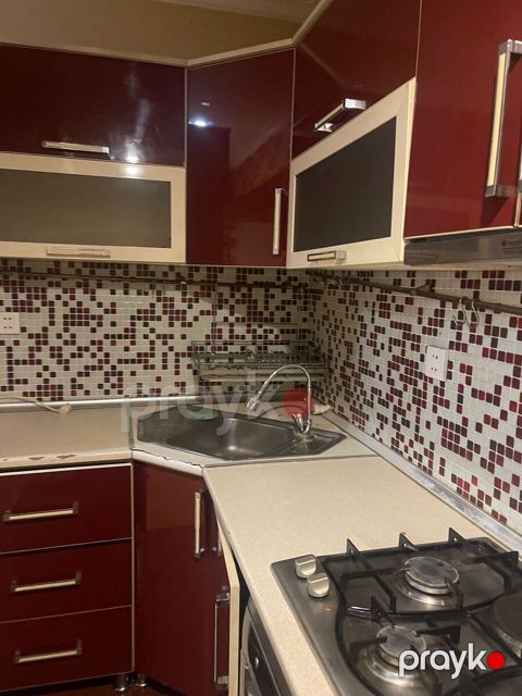 İcarəyə verilir 3 otaqlı köhnə tikili 80 m²