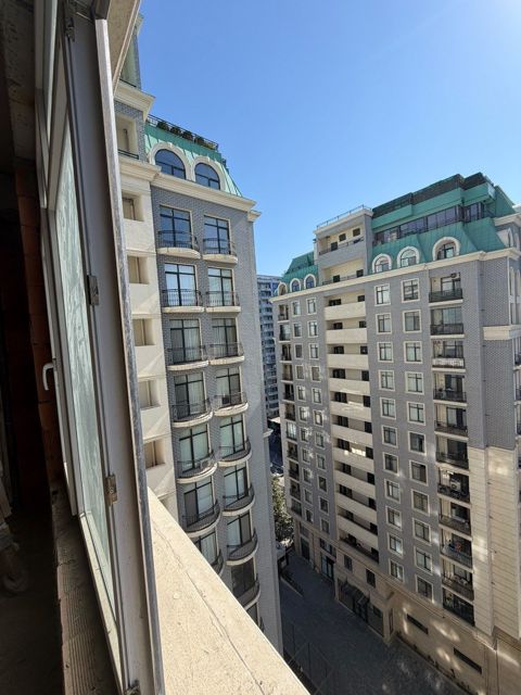 Satılır 4 otaqlı yeni tikili 241 m² — Bakı