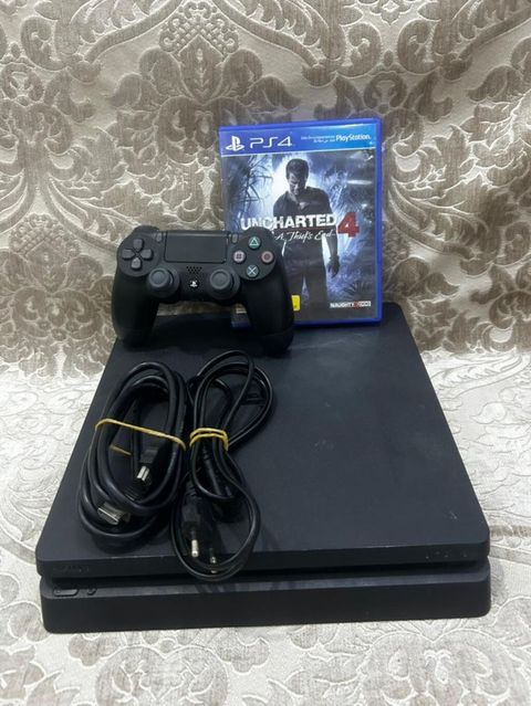 PlayStation 4 Slim oyun konsolu paketi Komplekt: - PS4 Slim konsol — Masazır