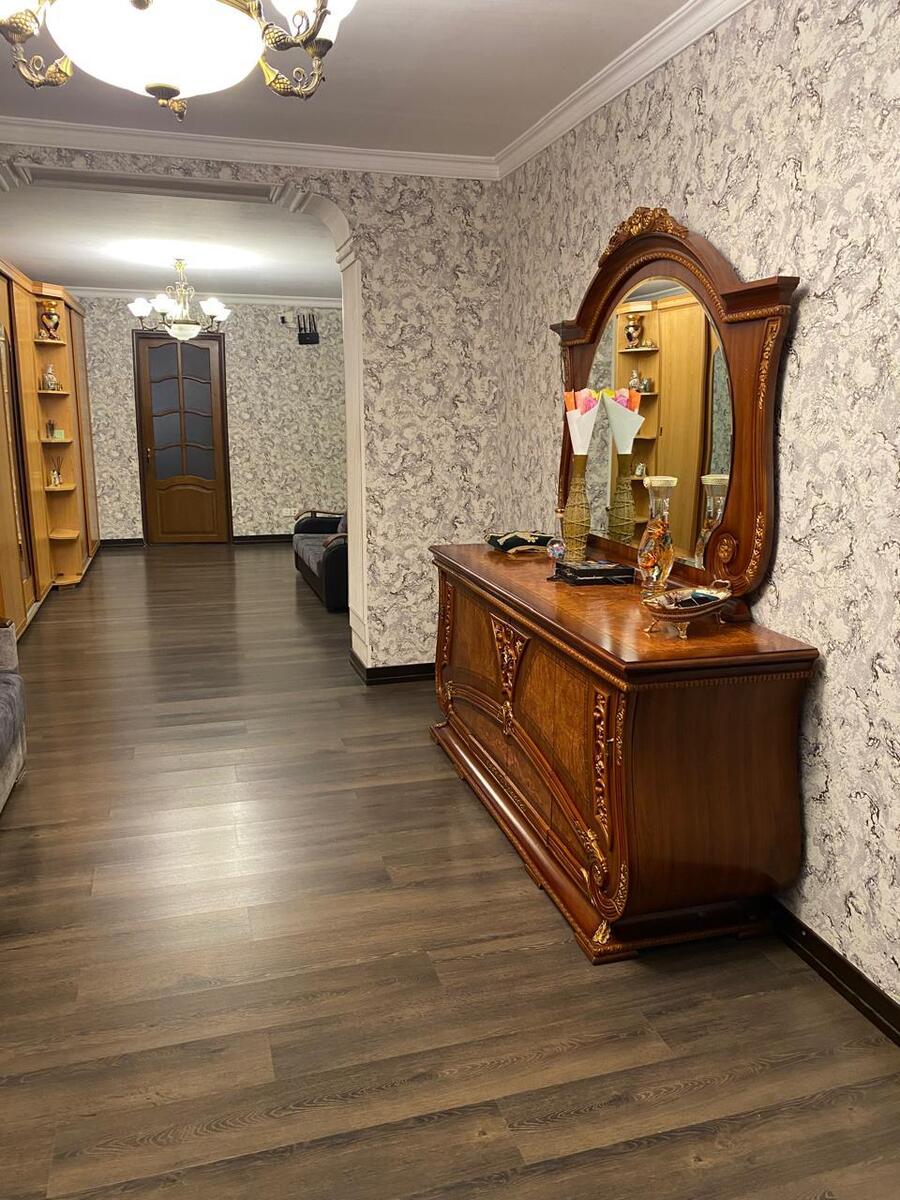 Satılır 4 otaqlı köhnə tikili 105 m² — Mənzil, Bakı (7)