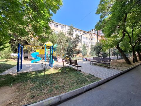 Satılır 2 otaqlı köhnə tikili 45 m² — Bakı
