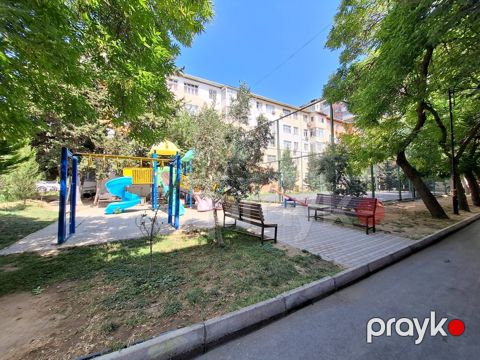 Satılır 2 otaqlı köhnə tikili 45 m²