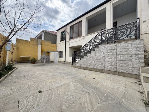 Satılır 4 otaqlı həyət evi/bağ evi 100 m² — Bakı
