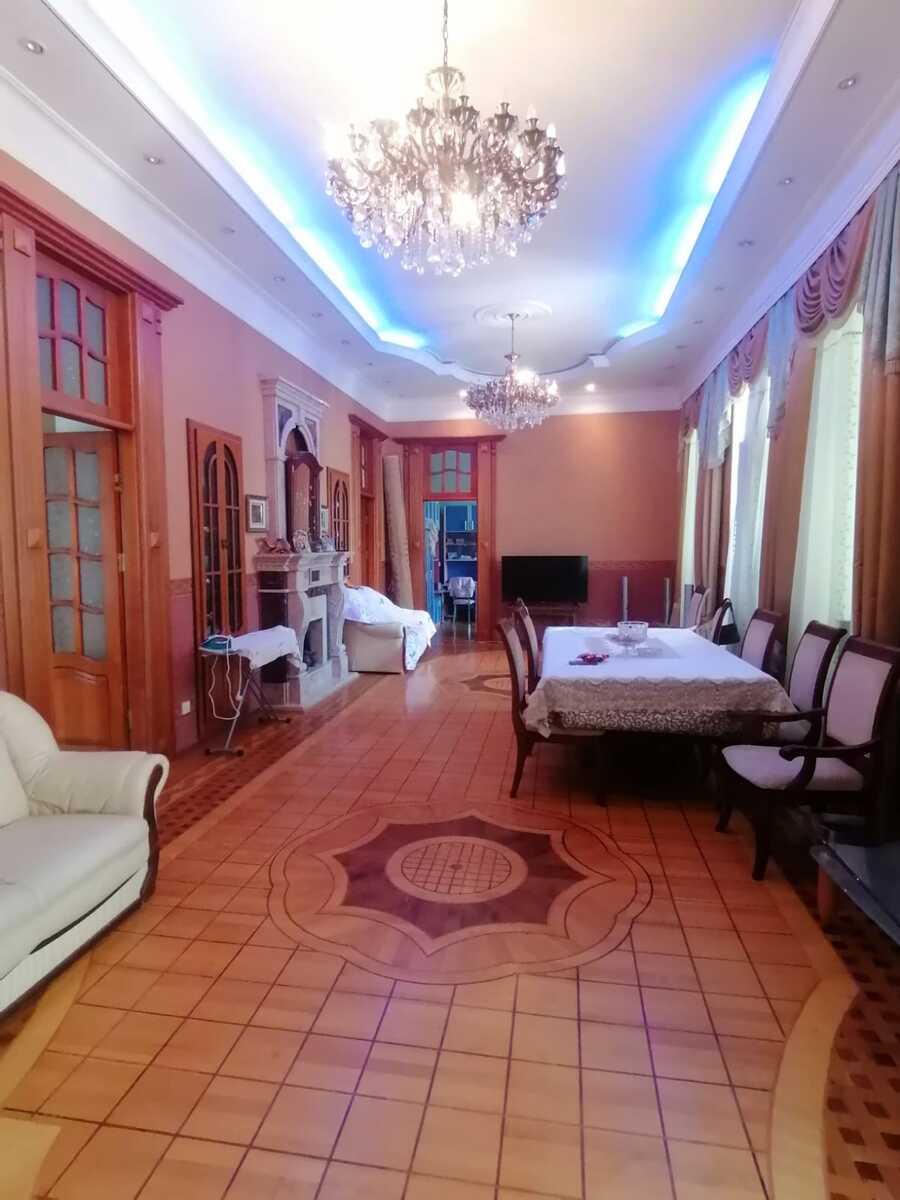 Satılır 6 otaqlı köhnə tikili 220 m² — Mənzil, Bakı