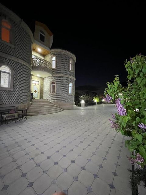 Satılır 6 otaqlı həyət evi/bağ evi 300 m² — Bakı